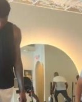 开云体育下载-都有光明的未来！小贾&amp;谢泼德&amp;姐夫格林一同做普拉提练习柔韧度