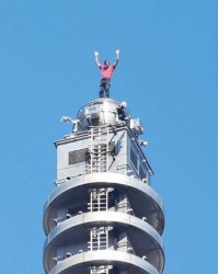 开云体育下载网址-亚历克斯・霍诺德徒手登顶台北101，坦言金属龙形装饰最令人恐惧