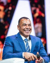 开云APP-金杯队长翻开足球回忆录：卡福的微笑、决心与诺言