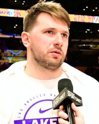 开云APP-乔治轰43+6记三分仍无缘今日最佳！对不起，你碰到创纪录的卢卡了