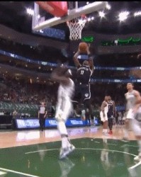 开云电脑版-欧文踩到字母哥崴脚伤退 篮网雄鹿局势彻底反转