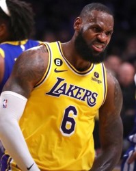 开云体育下载-30分9板9助高效全面！38岁詹姆斯依然站在联盟顶端