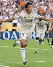 六台嘉宾：贡萨洛对阵多特必须首发，他的压迫逼抢对阿隆索很重要