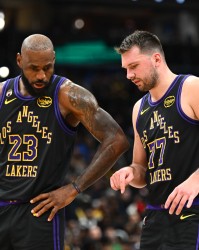 开云体育下载-知足常乐！斯玛特缺阵防守崩盘是必然 9连胜虽被断期间进攻现象级